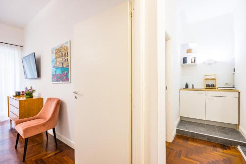 Superior One-Bedroom Apartment with Balcony image 10