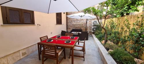 Trastevere incantevole con patio esterno privato, Roma (foto 2)