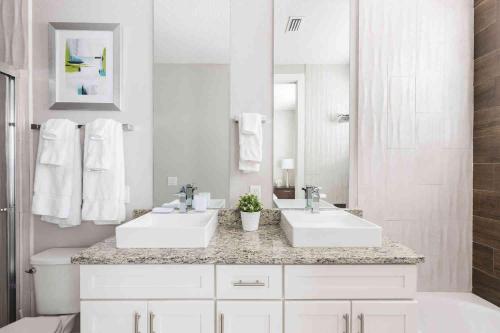 Chic 4 Bedroom at Summerville Minutes from Disney - main image
