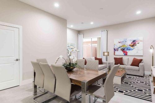 Chic 4 Bedroom at Summerville Minutes from Disney - image 5