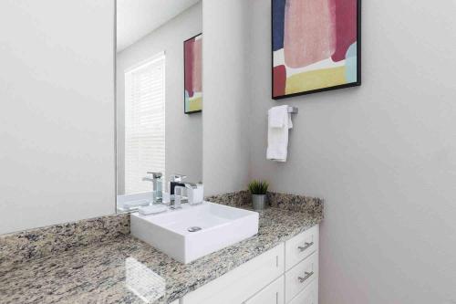 Chic 4 Bedroom at Summerville Minutes from Disney - image 8