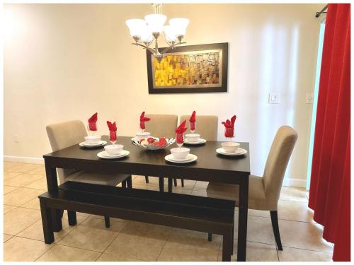 Home 4Bed in Storey Lake with Private Pool - image 6