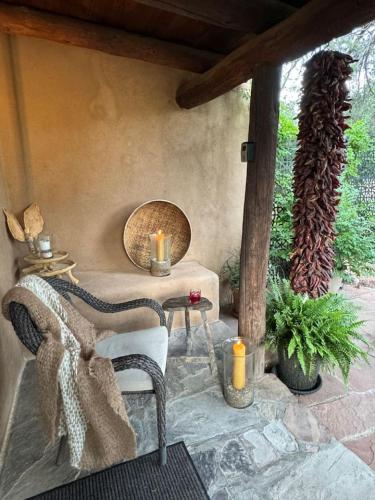 Adobe Lair Historic Homestead 8 min to Plaza in Santa Fe, USA