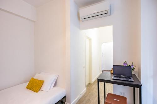One-Bedroom Deluxe Apartment image 10