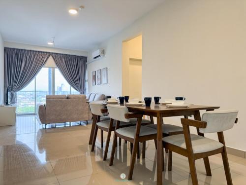 Cozy 4B2B for 8 pax - 15 min to Lotus's Mall Kajang Cozy 4B2B for 8 pax - 15 min to Lotus's Mall Kajang