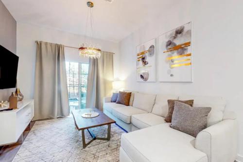 Spacious 5BR w Pool Close to Disney and Universal in Davenport, USA