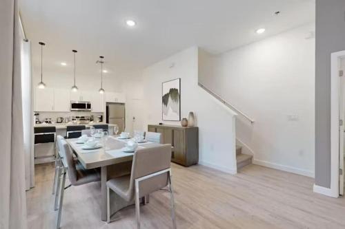 5BR Villa w Private Pool Near Disney and Universal in Davenport, USA