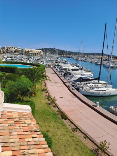 Marcogdu- Proche de Saint-Tropez Appartement pour 4 personnes avec vue sur la marina Marcogdu- Proche de Saint-Tropez Appartement pour 4 personnes avec vue sur la marina