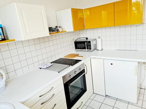 Cocina, KARINO helles Apartment über den Havel-Gärten auf der Dominsel (KARINO helles Apartment uber den Havel-Garten auf der Dominsel) in Brandenburg an der Havel