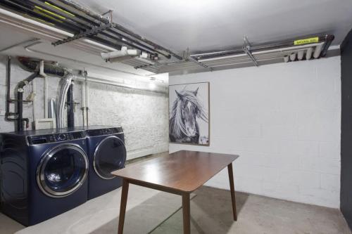 Charming Central Park Townhome - image 5
