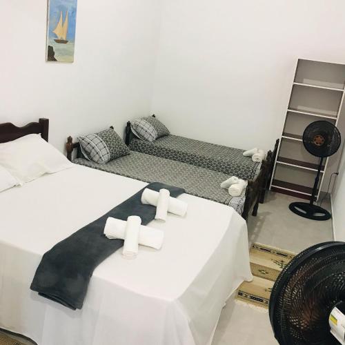 1 double bed, 2 twin beds