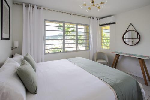 Cozy Cottage 1 bedroom with Stunning Views in ケイ ベイ