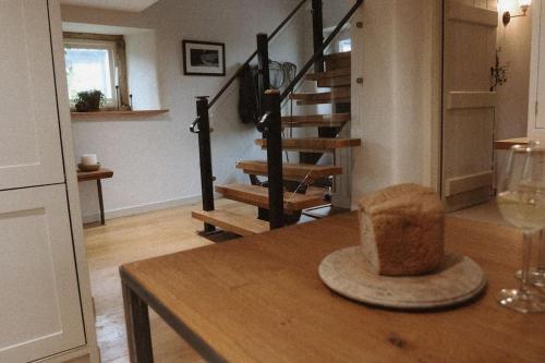 Primrose cottage in Great Hucklow