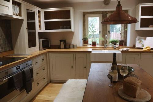 Primrose cottage in Great Hucklow