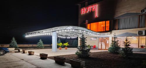 Viesnīcas āriene, Yerak hotel in Sanaina