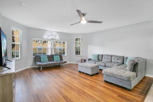 Familiar Retreat with Resort Access Near Disney in Kissimmee, USA