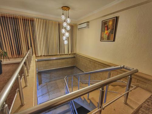 Iekārtas, Yerak hotel in Sanaina