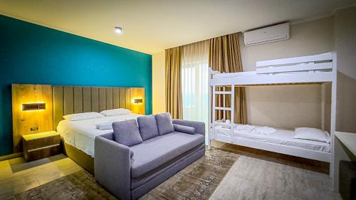 1 king bed, 1 bunk bed, 1 sofa bed
