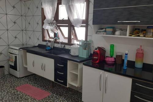 Konyha, Casa com Piscina no Bairro do Cercado in Sarapui (Sao Paulo)