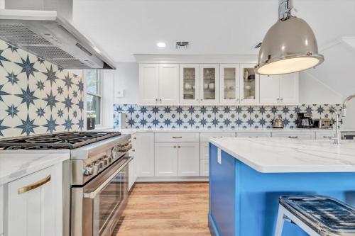 The Madeline - Waterfront Stay with Dock & Fire Pit The Madeline - Waterfront Stay with Dock & Fire Pit