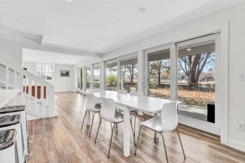 The Madeline - Waterfront Stay with Dock & Fire Pit The Madeline - Waterfront Stay with Dock & Fire Pit