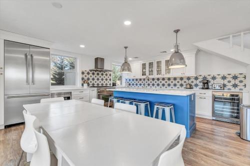 The Madeline - Waterfront Stay with Dock & Fire Pit The Madeline - Waterfront Stay with Dock & Fire Pit