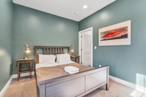 The Madeline - Waterfront Stay with Dock & Fire Pit The Madeline - Waterfront Stay with Dock & Fire Pit