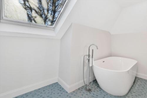 The Madeline - Waterfront Stay with Dock & Fire Pit The Madeline - Waterfront Stay with Dock & Fire Pit