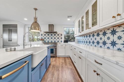 The Madeline - Waterfront Stay with Dock & Fire Pit The Madeline - Waterfront Stay with Dock & Fire Pit