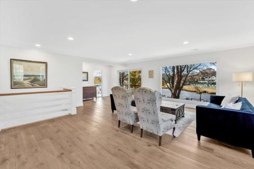 The Madeline - Waterfront Stay with Dock & Fire Pit The Madeline - Waterfront Stay with Dock & Fire Pit