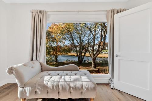 The Madeline - Waterfront Stay with Dock & Fire Pit The Madeline - Waterfront Stay with Dock & Fire Pit