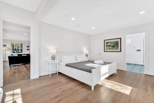 The Madeline - Waterfront Stay with Dock & Fire Pit The Madeline - Waterfront Stay with Dock & Fire Pit