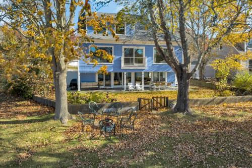 The Madeline - Waterfront Stay with Dock & Fire Pit The Madeline - Waterfront Stay with Dock & Fire Pit