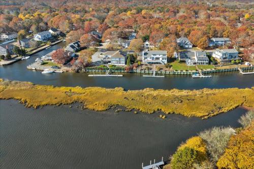 The Madeline - Waterfront Stay with Dock & Fire Pit The Madeline - Waterfront Stay with Dock & Fire Pit