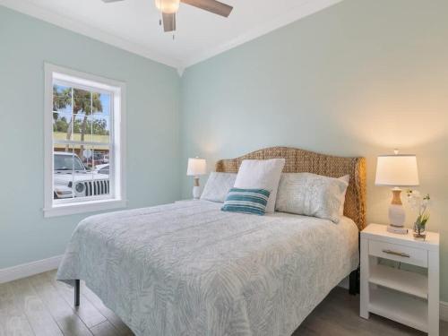 Cozy first floor waterside condo in Sebastian, USA