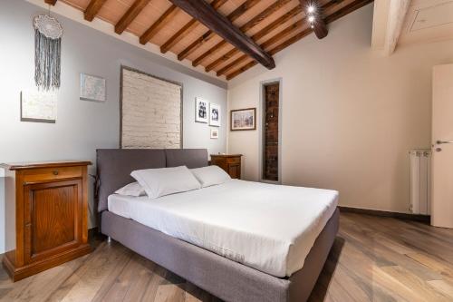 One-Bedroom Apartment image 10