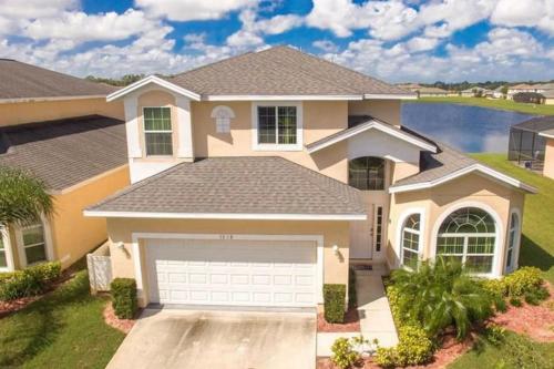 Beautiful Vacation Home w Disney, Pool in Kissimmee, USA
