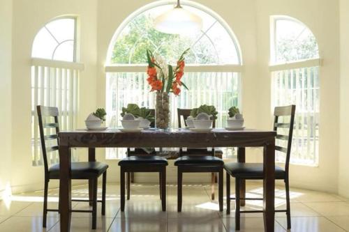 Beautiful Vacation Home w Disney, Pool in Kissimmee, USA