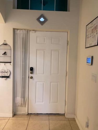 Beautiful Vacation Home w Disney, Pool in Kissimmee, USA