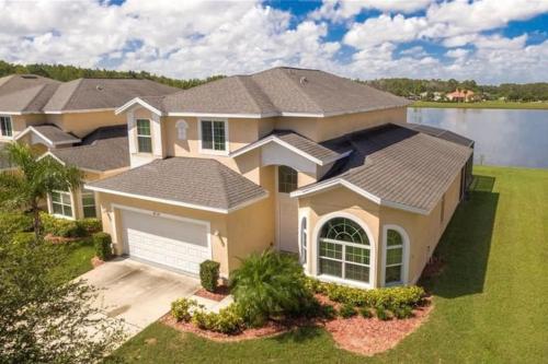 Beautiful Vacation Home w Disney, Pool in Kissimmee, USA