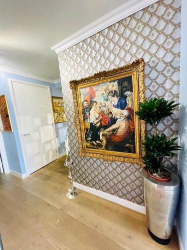 Luxury City Center apartment with Canal view 1 kingsize bed and 1 sleeping sofa, Ámsterdam (foto 2)