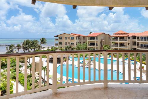 Residences at Barrier Reef 8C Oceanview 2 BR by Stay Floreo, San Pedro