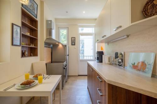 Very Central & Aristocratic 2 Bedroom Apartment with Air conditioning, Sofia (Foto 7)