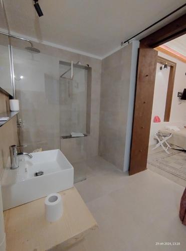 Deluxe Triple Room image 10