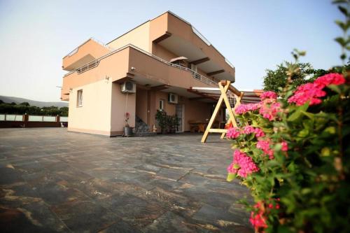 Two-Bedroom Standard Apartment image 2