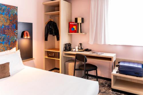 room detail thumbnail 1