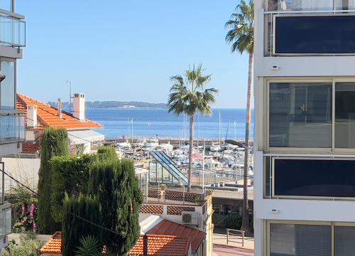 Studio lumineux avec aperçu mer Pointe Croisette