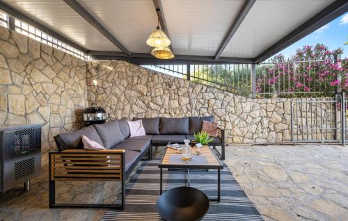 ทัศนียภาพภายนอกโรงแรม, Lovely Home In Donje Polje in โปลเยตอนล่าง