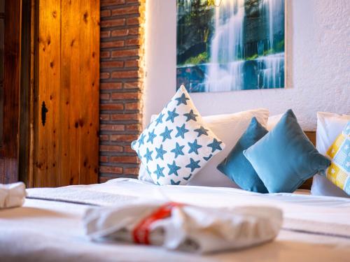 Deluxe Double or Twin Room with Balcony image 10