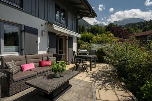 Apartment with Mountain View